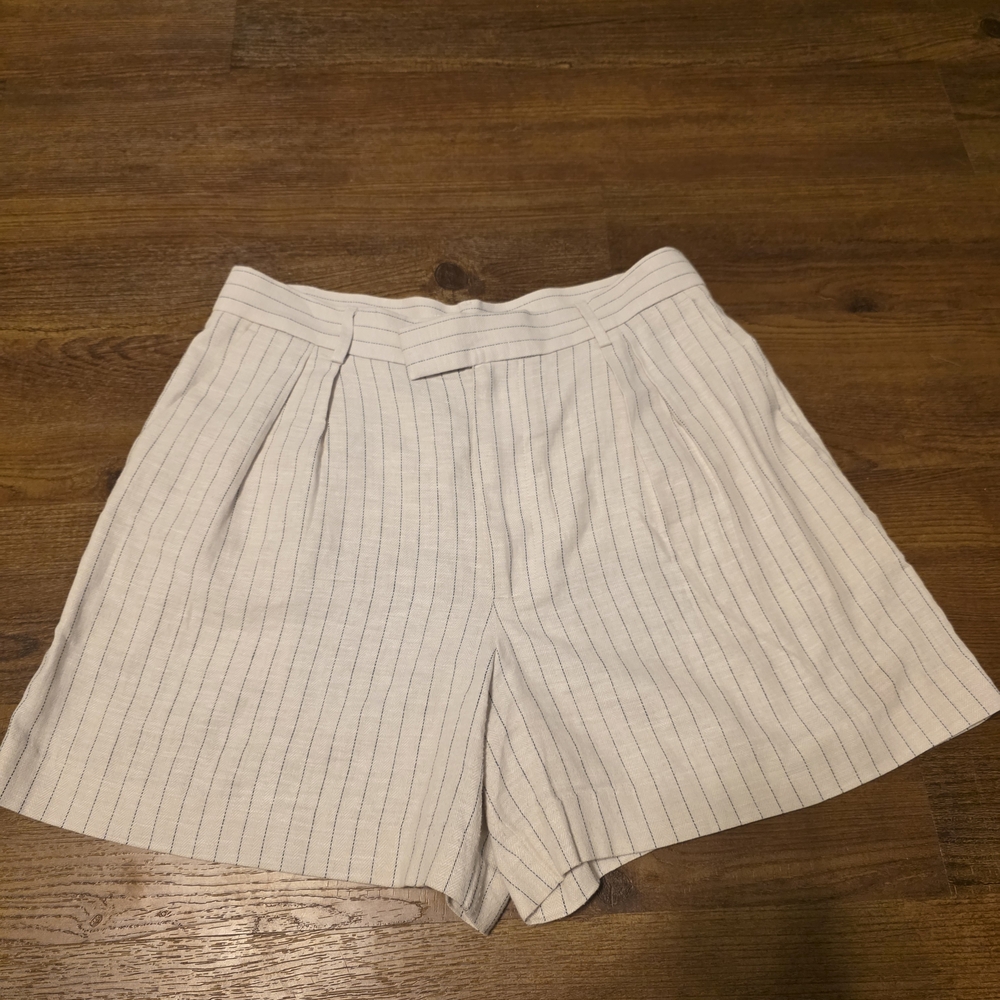 Banana Republic Cream Pinstripe Linen Blend Shorts - Picture 2 of 5